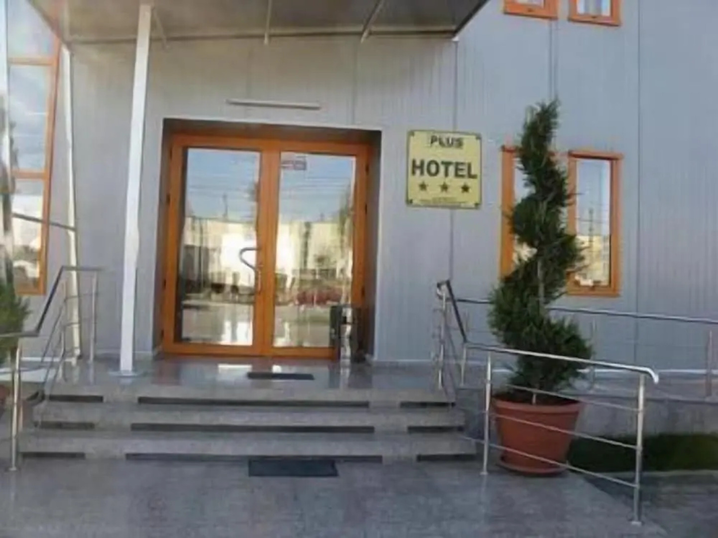 Plus Hotel
