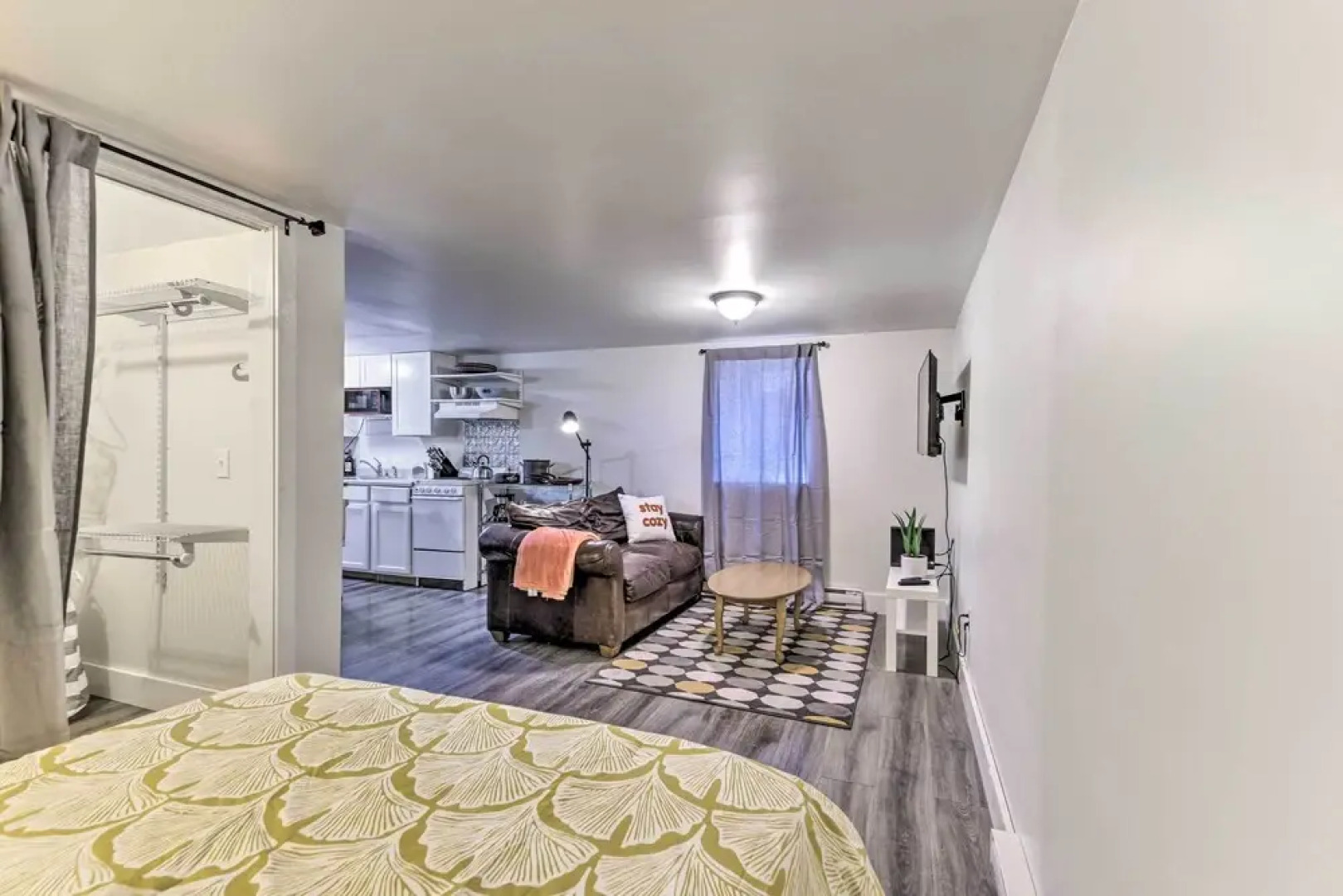 'cozy Studio Plus' in Winooski w/ Home Gym!