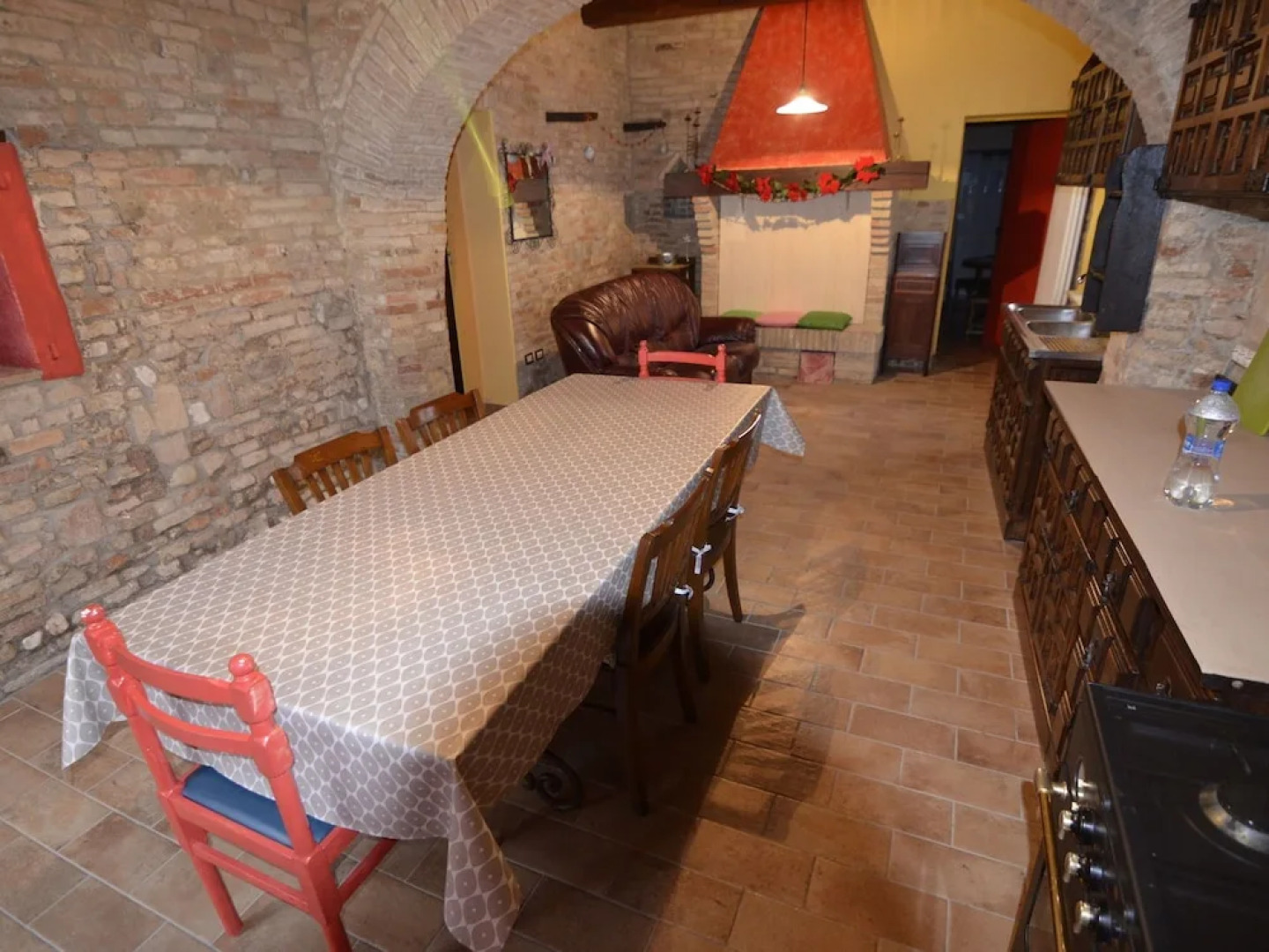 Cushy Apartment With Swimming Pool, Garden,fireplace,parking