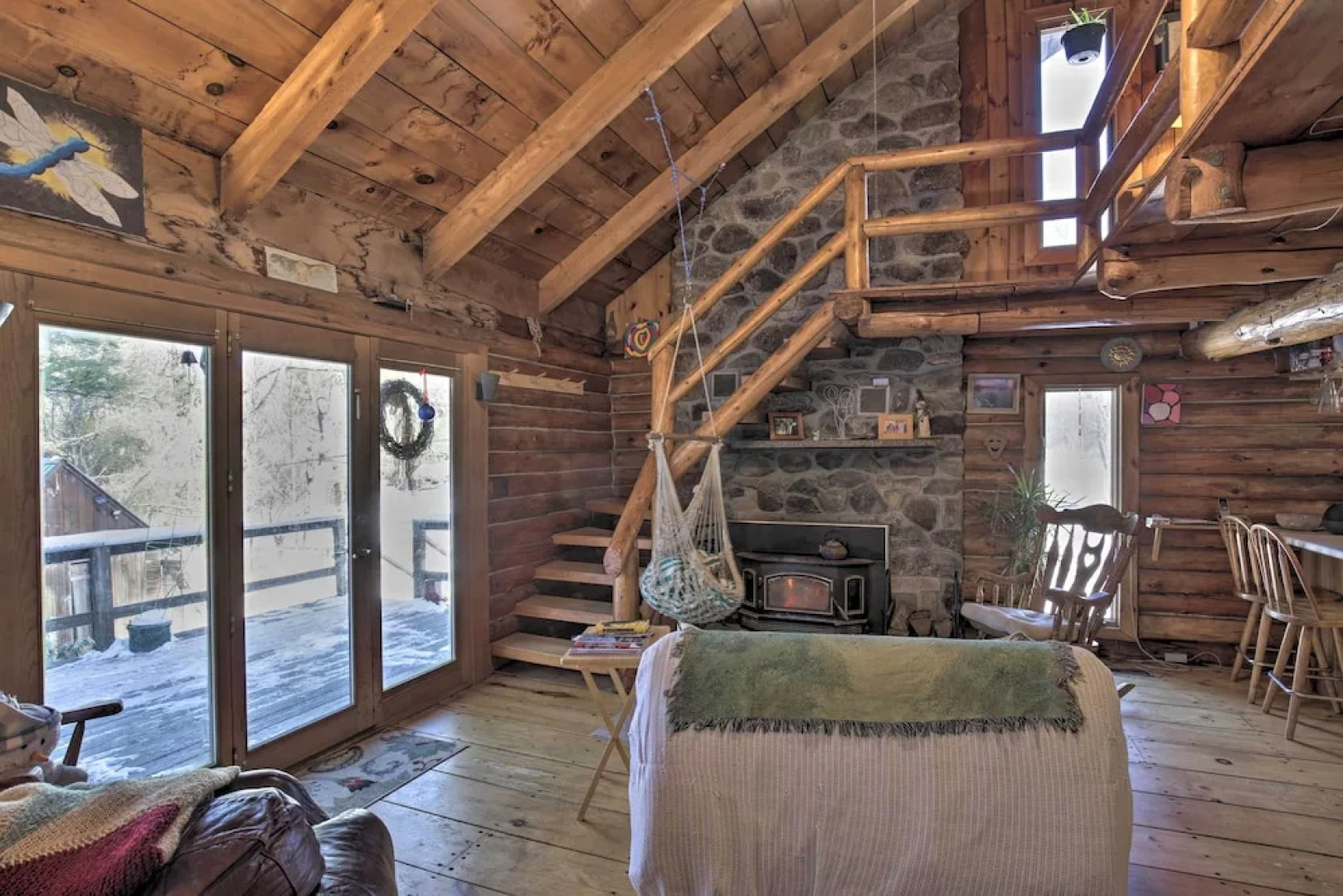 Cabin: Private Hot Tub, Walk to Pats Peak Ski Area