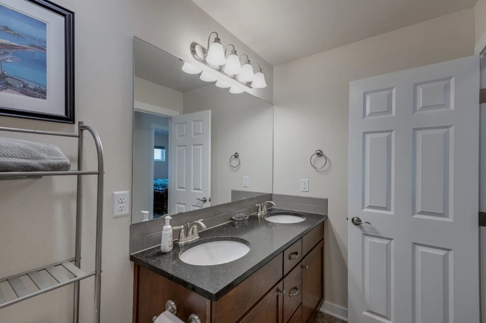 47MF - WiFi - Lakefront - Sleeps 6