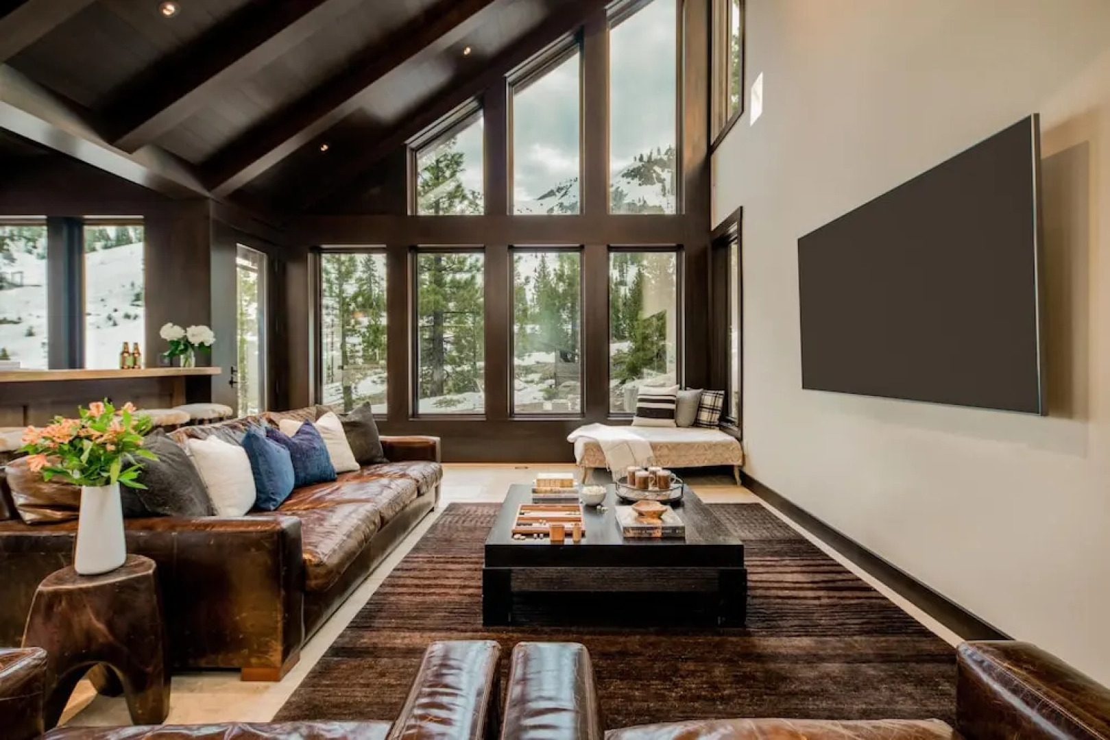 Bronson by AvantStay | Sleeps 17! On the Slopes! Squaw Valley w/Hot Tub&Fire Pit