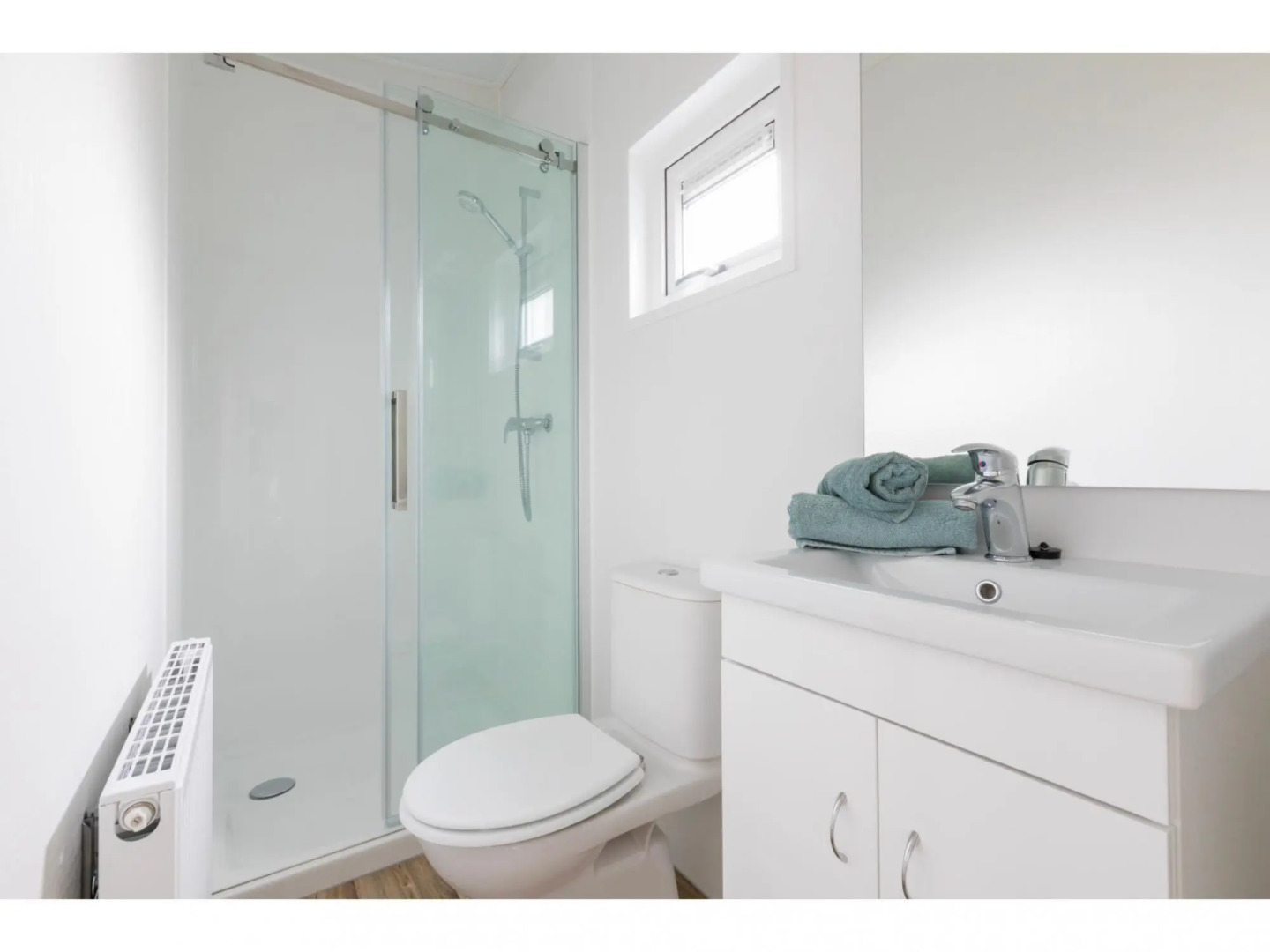 Chalet in Vrouwenpolder Near Banjaard Beach