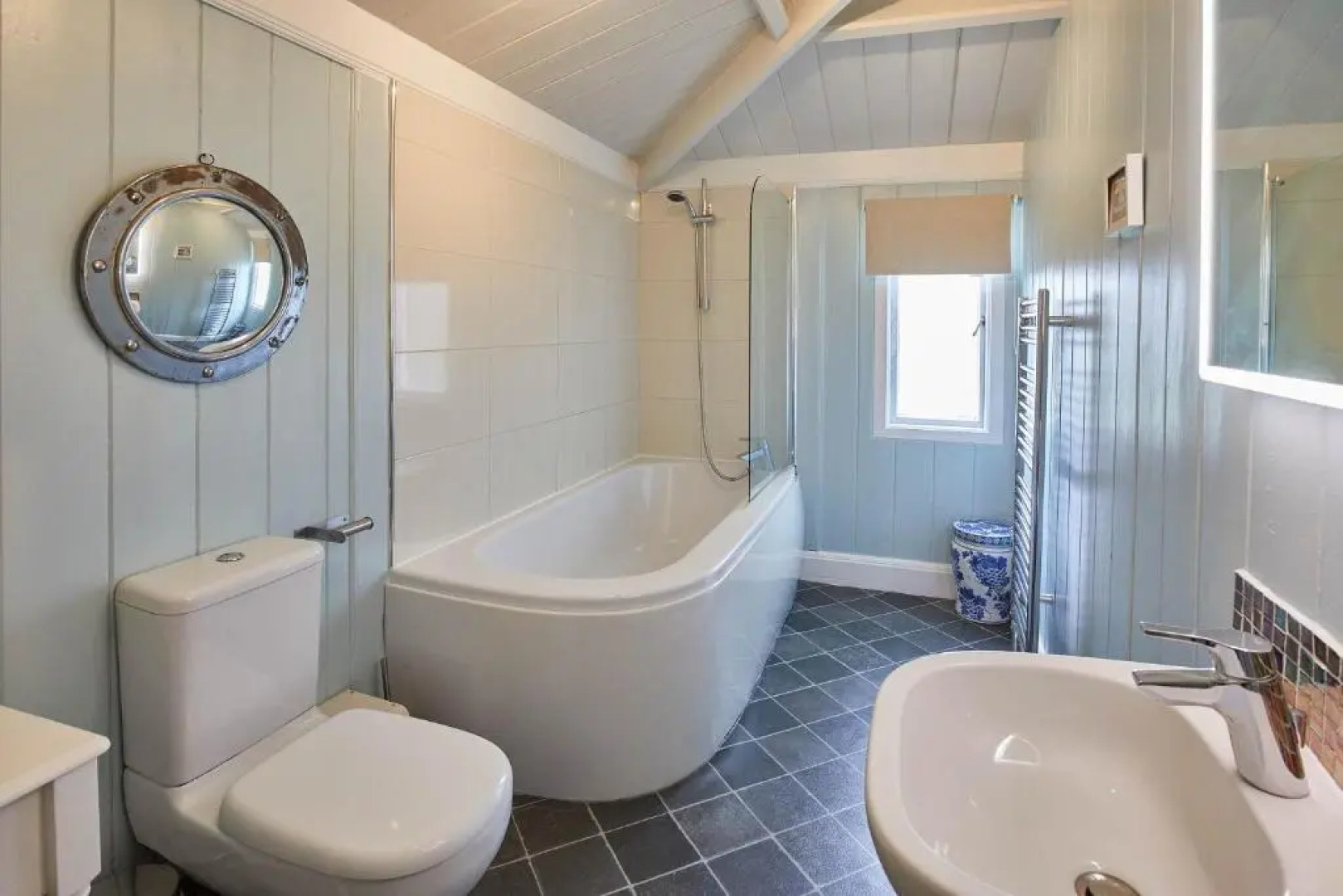 Host Stay The School House