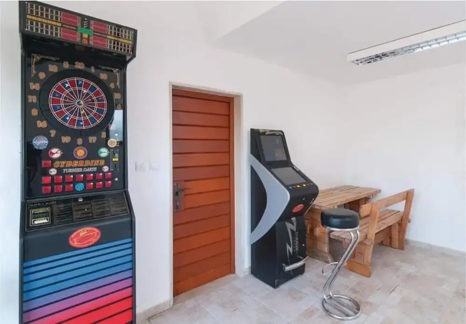 Niksi - With Pool - H