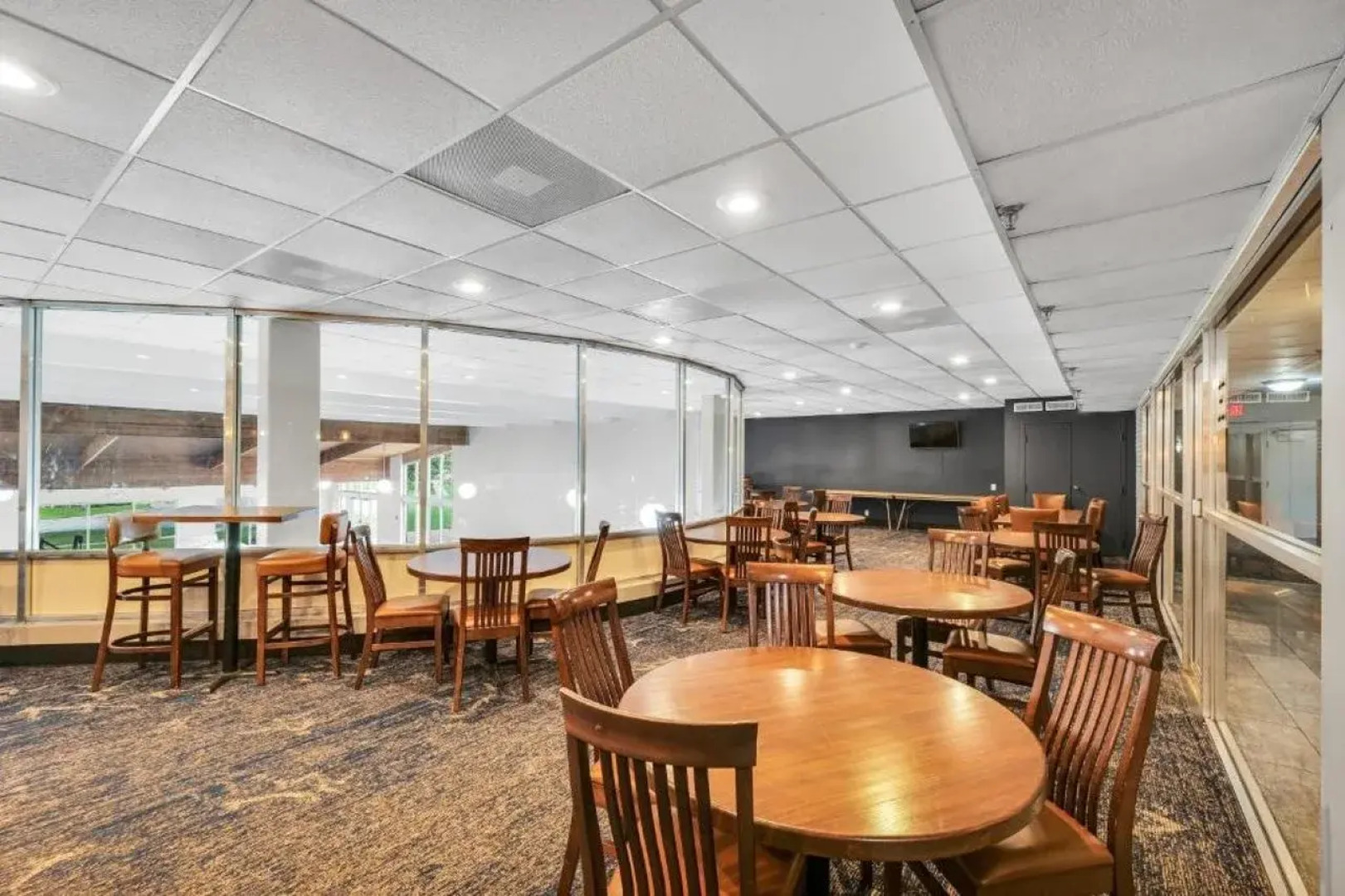 Eastlake Suites Hotel & Conference Center By OYO Urbana