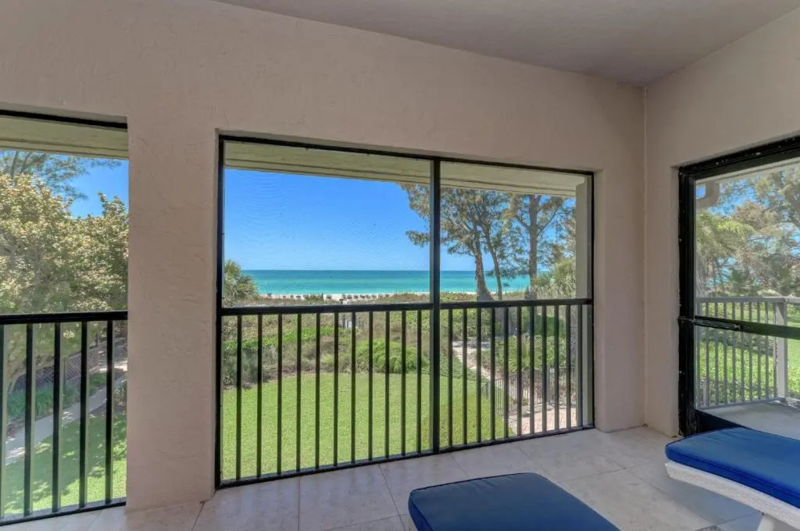 Sea Grape Inn8- BEACHFRONT Property