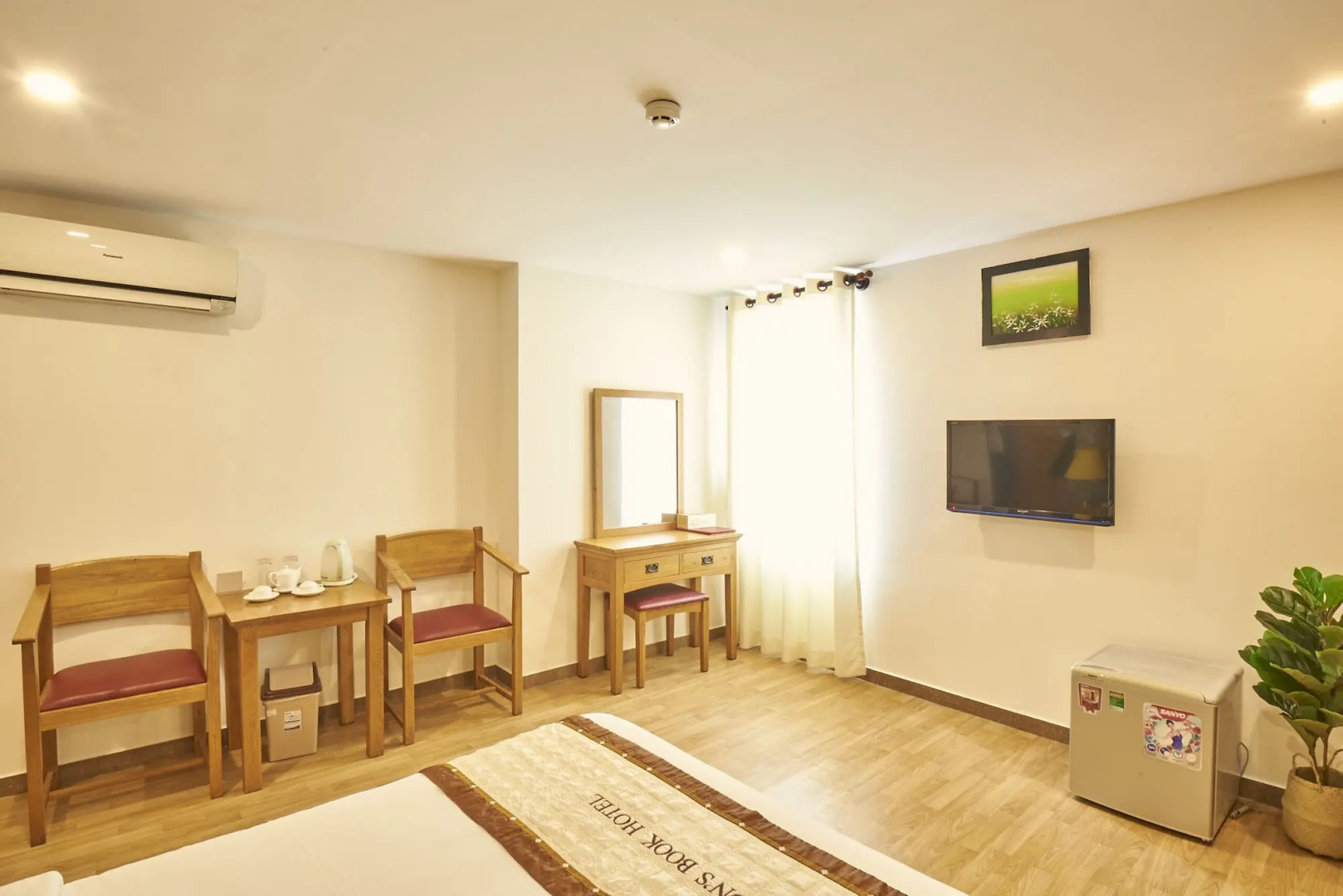 Sai Gon's Book Hotel - The Airport Front