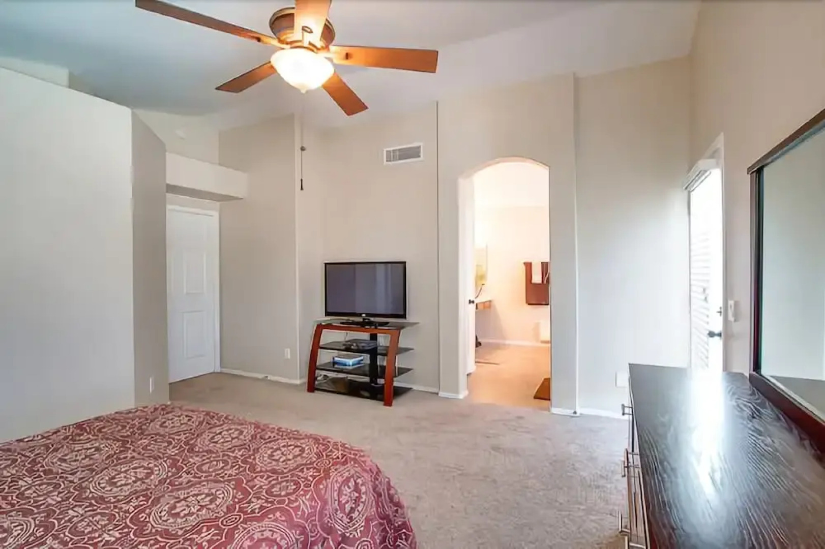 Ironwood - 3 Br home by RedAwning