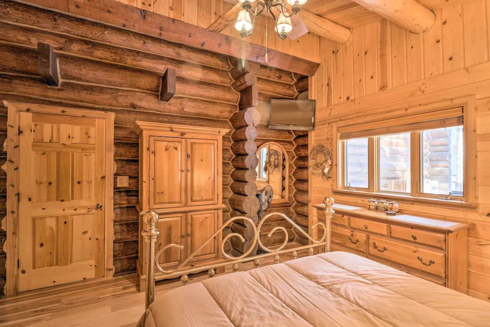 Cozy Glacier Park Log Cabin - 'best in the West!'