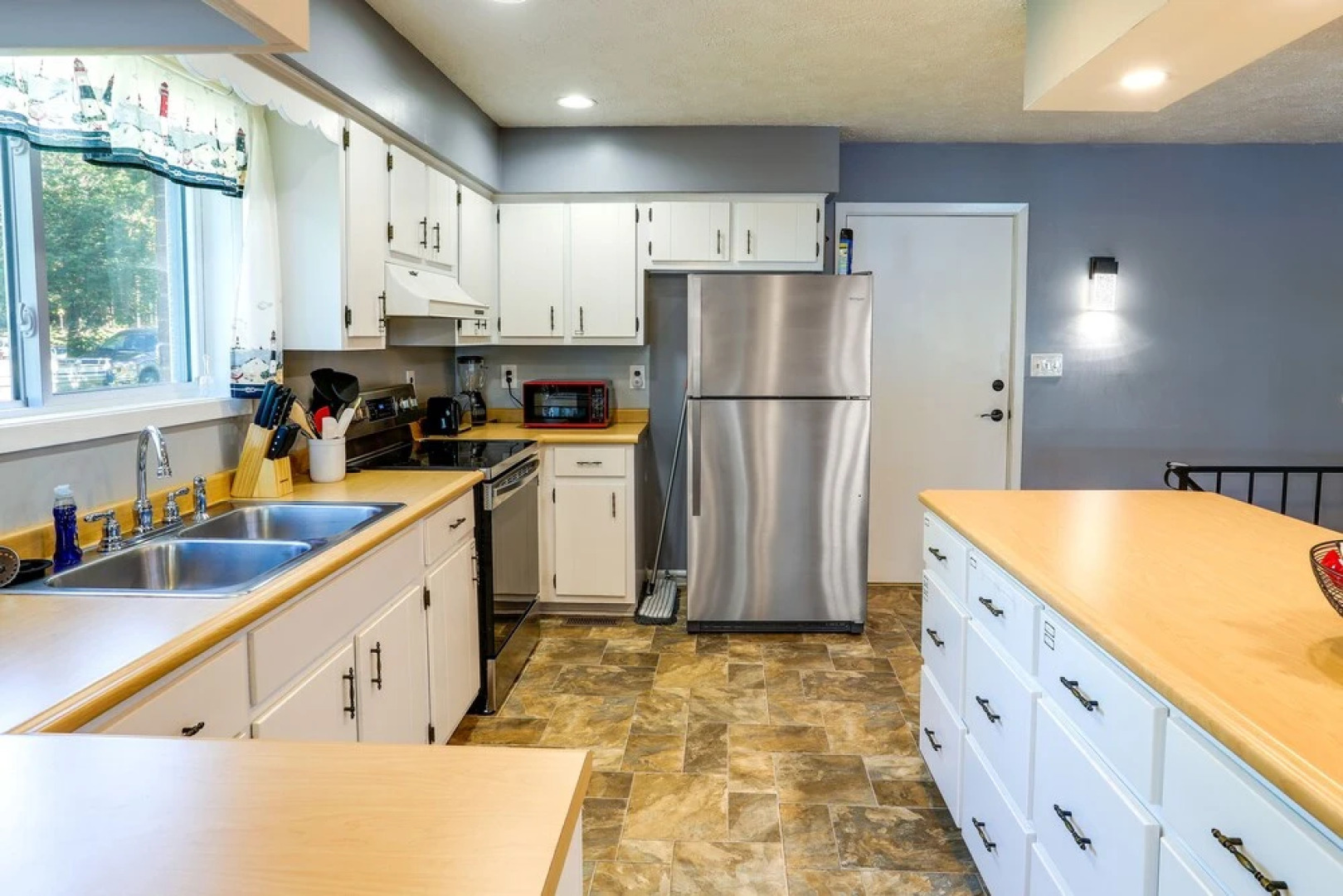 Lakefront Arkansas Escape w/ Grill, Dock & Kayaks!