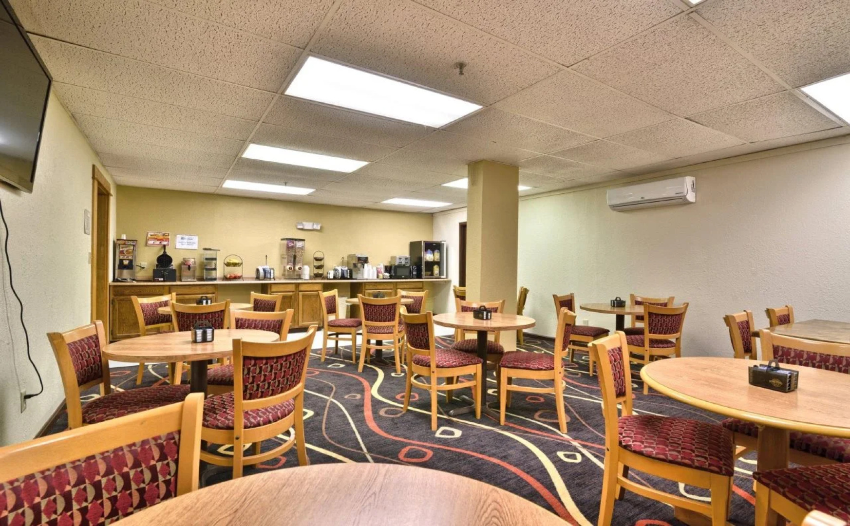 Katahdin Inn & Suites