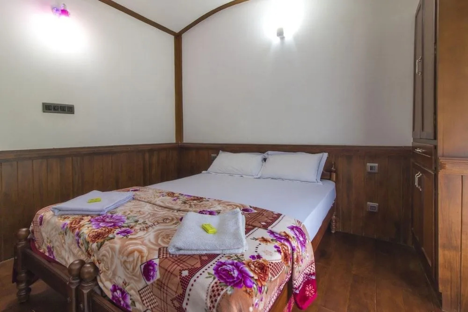 GuestHouser 3 BHK Houseboat 1b08