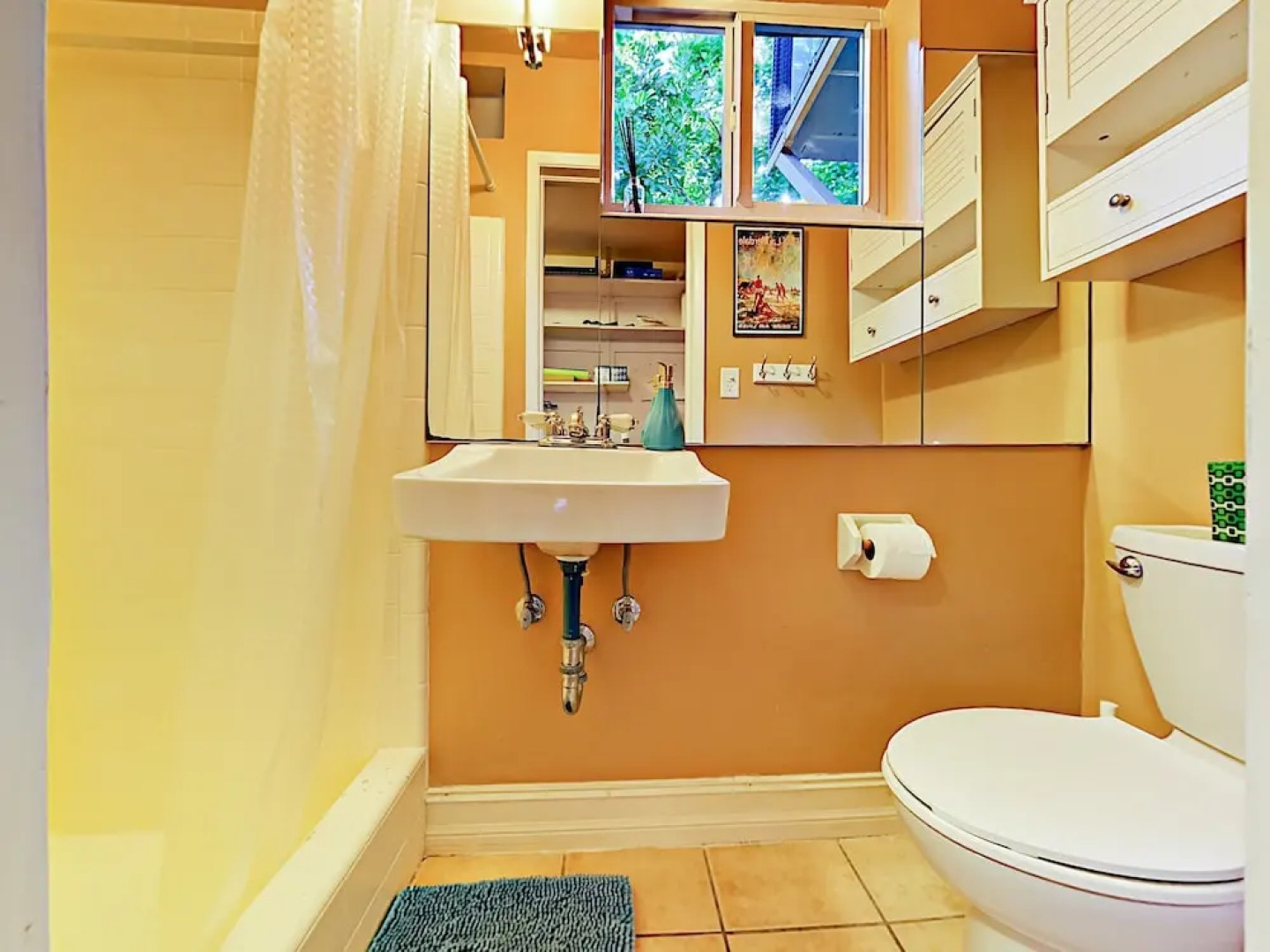 Lush Oasis Home - 2 Br home by RedAwning