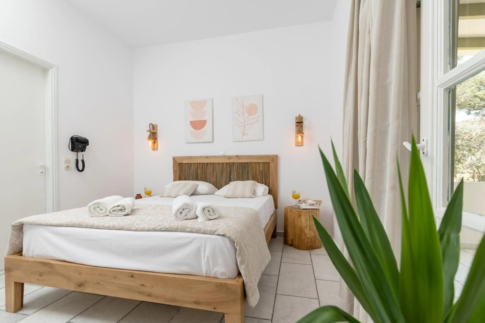 Studios Vrettos Beachfront Hotel