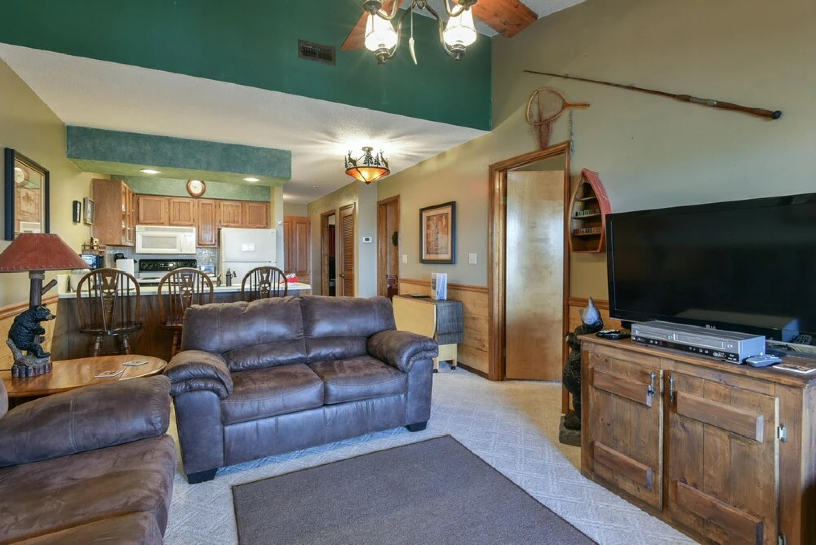 Westcreek Lodge @ Notch-vaulted Ceilings, 2 Pools, Private Lake, 1 Mile to Sdc!