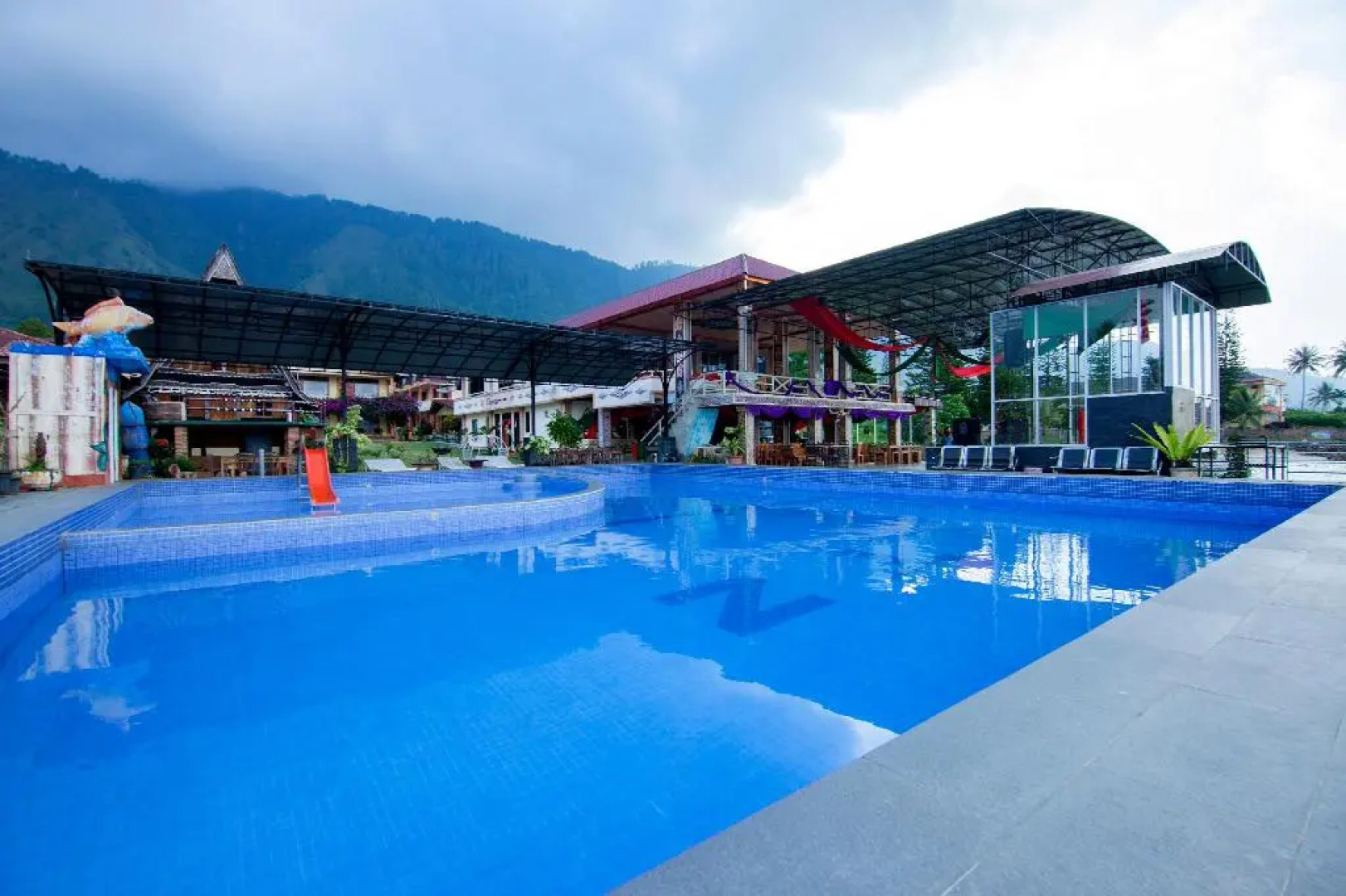 OYO 2208 Thyesza Hotel