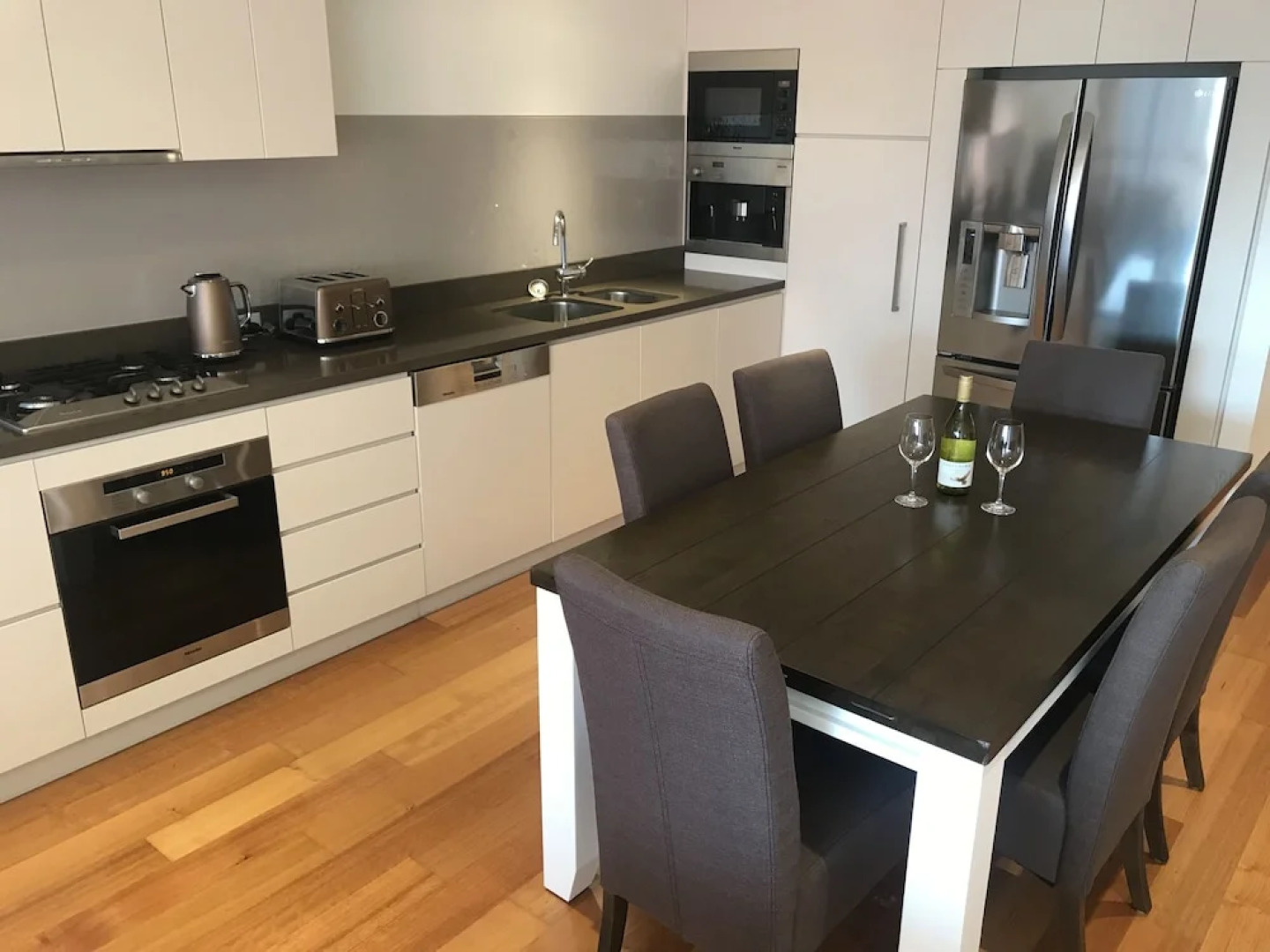 Executive 2 Bedroom Wollongong Apartment