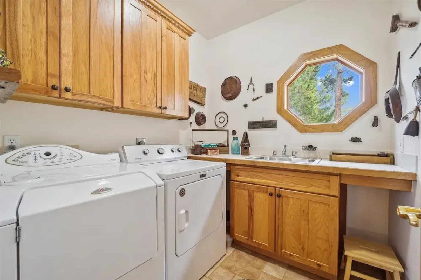 Red Hawk Retreat 6 Bedroom Home by Redawning