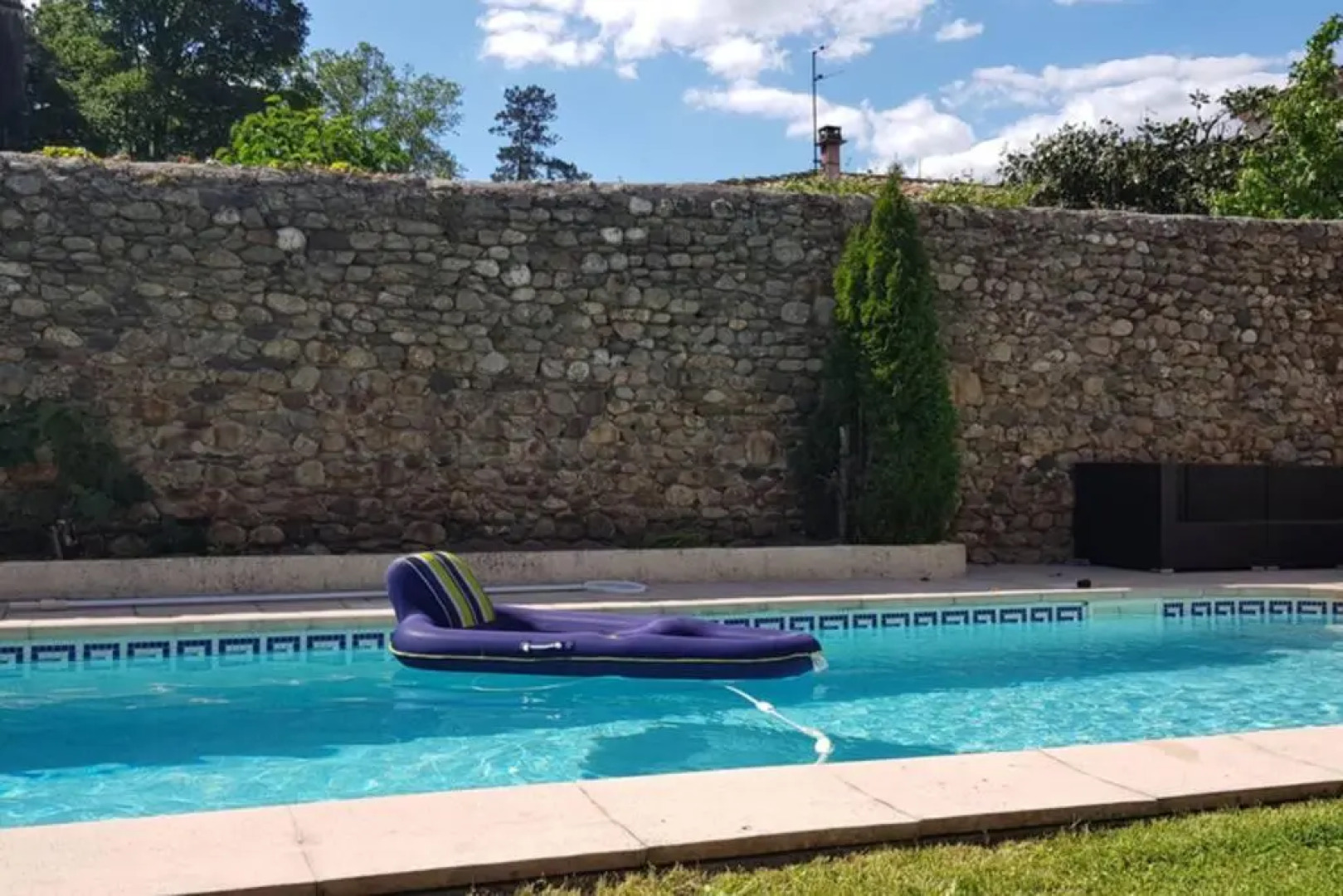 St Jean du Gard : Spacious Apartment with Use of Pool