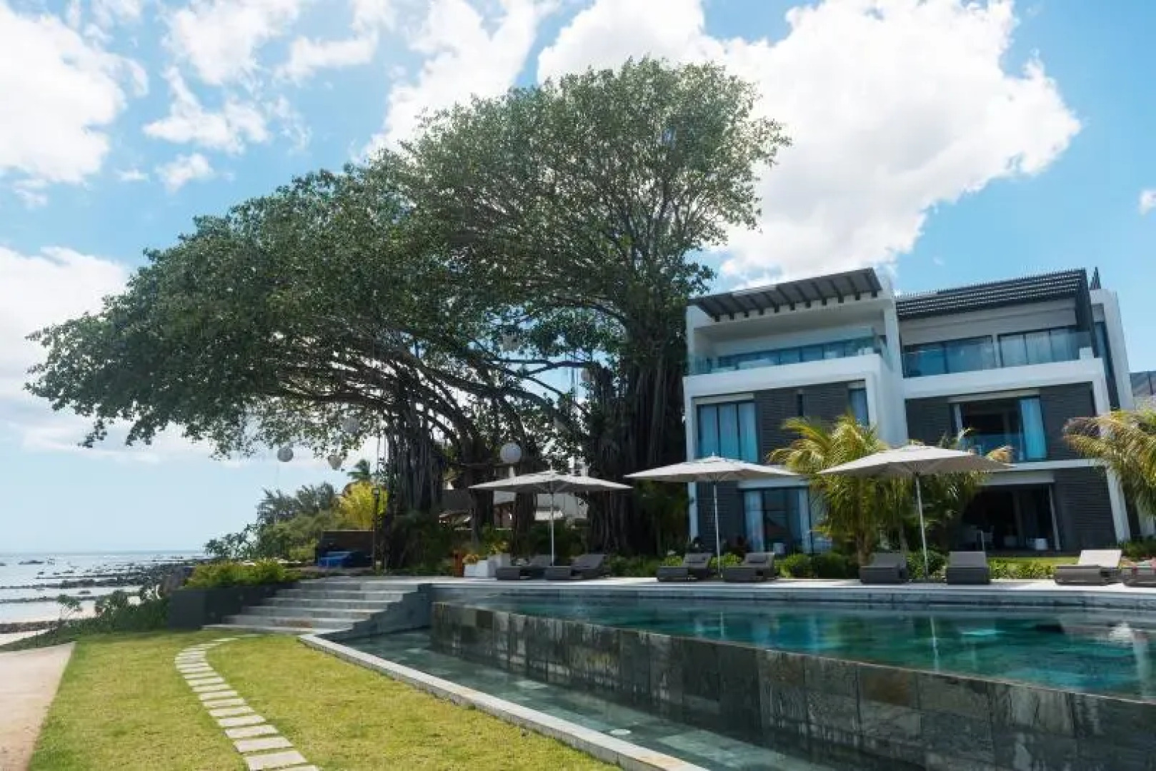 Esplanade Beach Apartment by Horizon Holidays