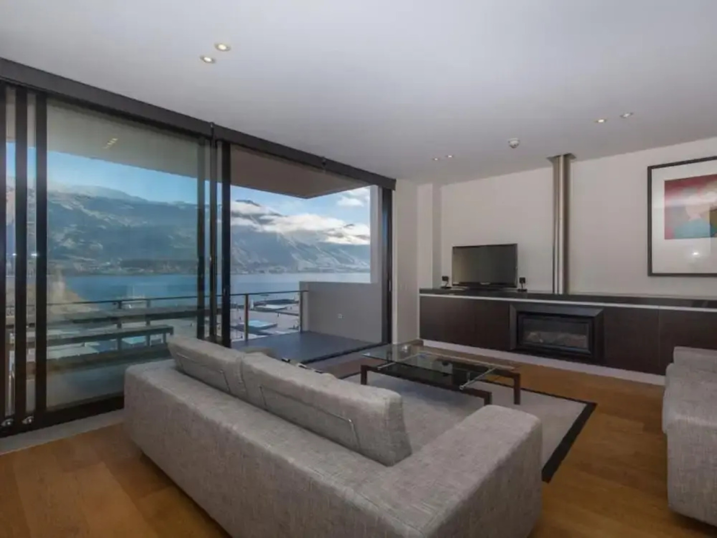 Lakeshore Springs Apartments