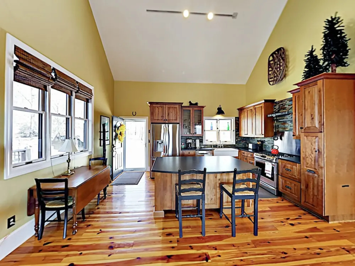 Mountaintop - 4 Br Home