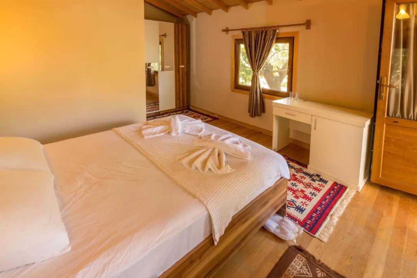 Secret Garden Bungalows & Tent Hotel