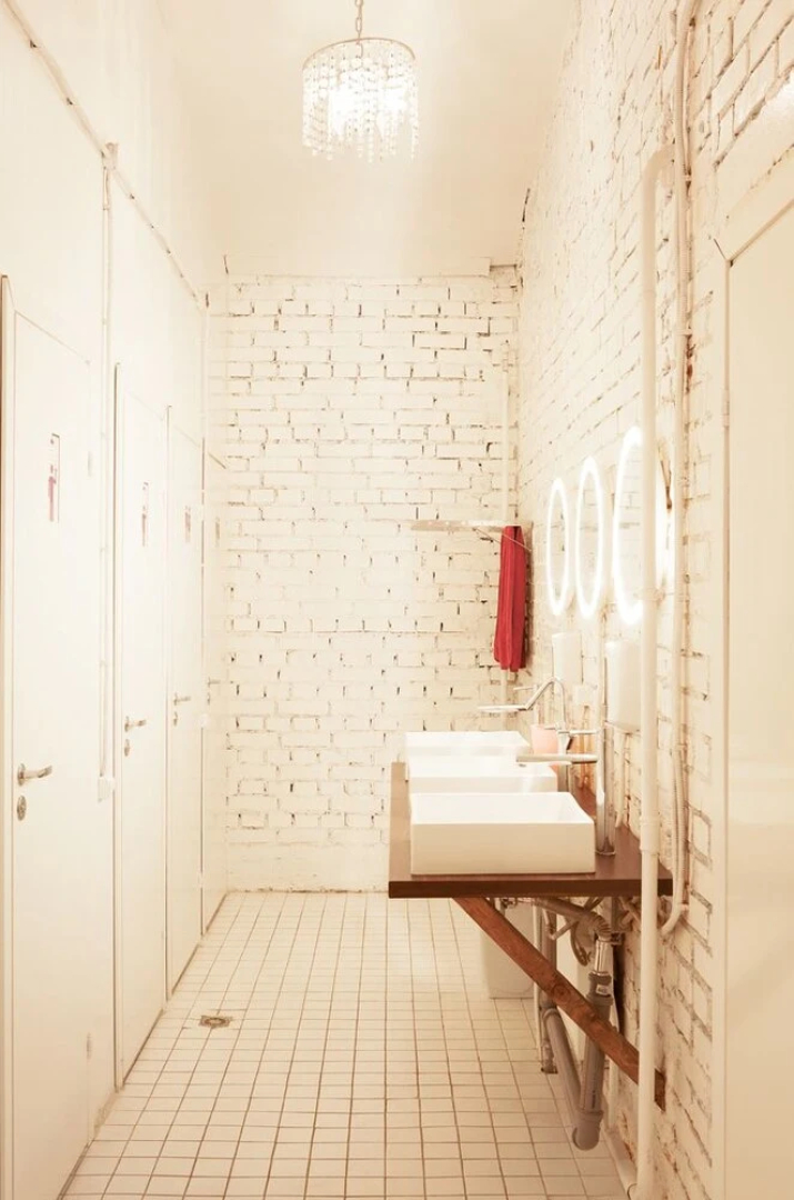 Hostel Petya and the Wolf - V.O.