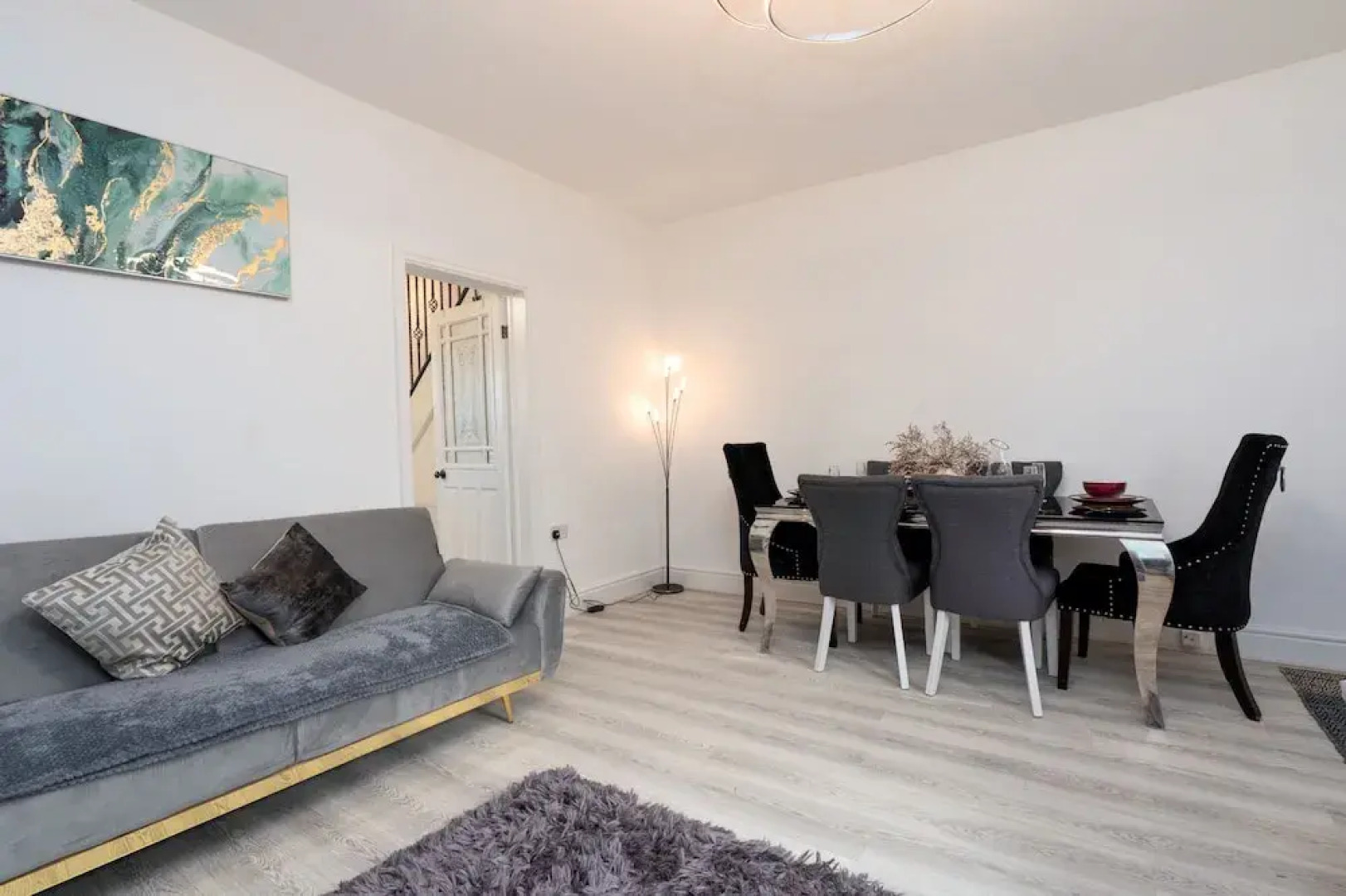 Cosy Cottage - Sleeps 6, Parking & Pet Friendly!