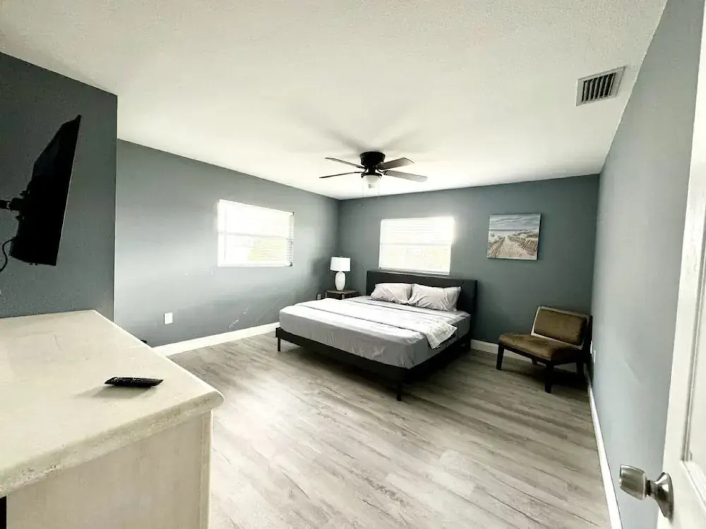 Quiet Spacious Home Close to Clearwater Beaches