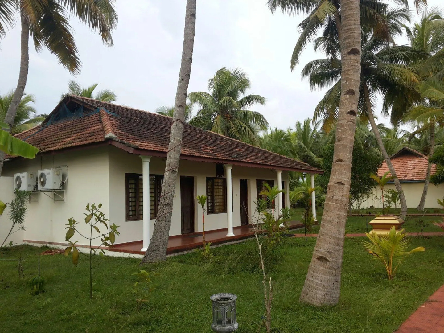 Regant Lake Palace Hotel