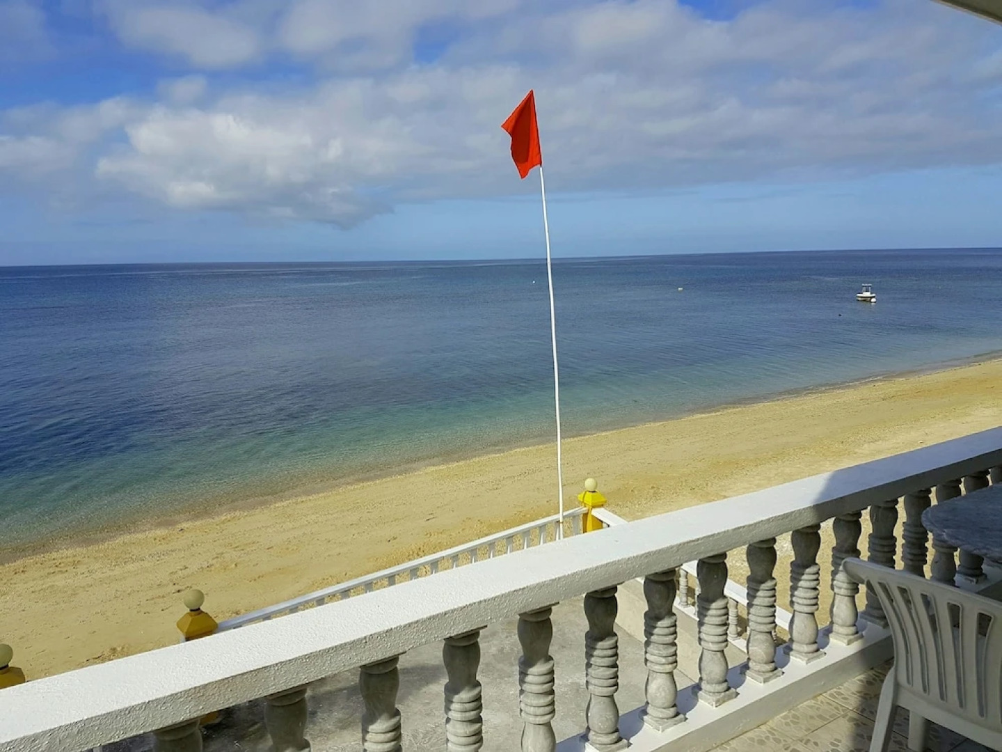 White Beach Dive & Kite Resort Carabao