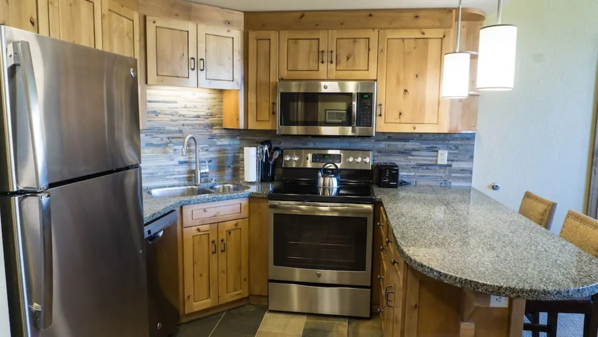 Exquisite Condo, Great for Families, Ski in/out by RedAwning - Save 20% on 7+ Nights!