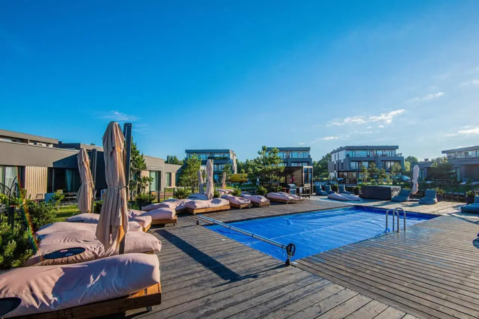 Stunning Seaside Studio with terrace and pool