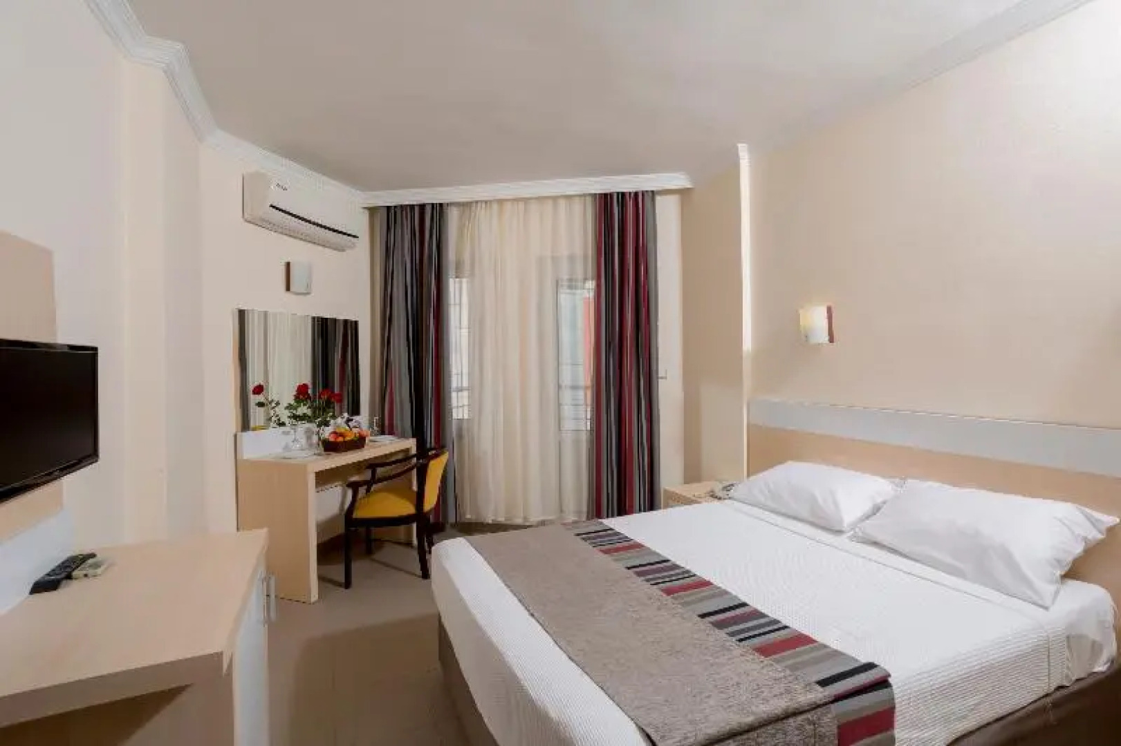 Senza Inova Beach Hotel