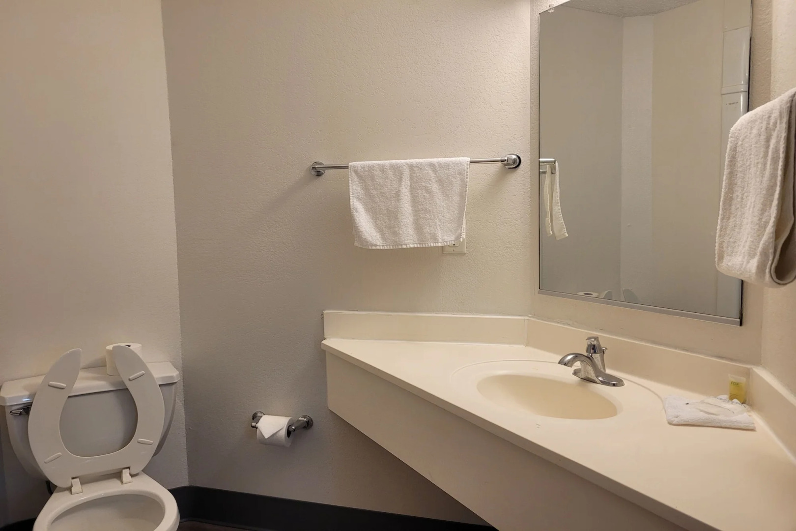 Modern Stay 39 Lakeview By OYO Minonk Garden