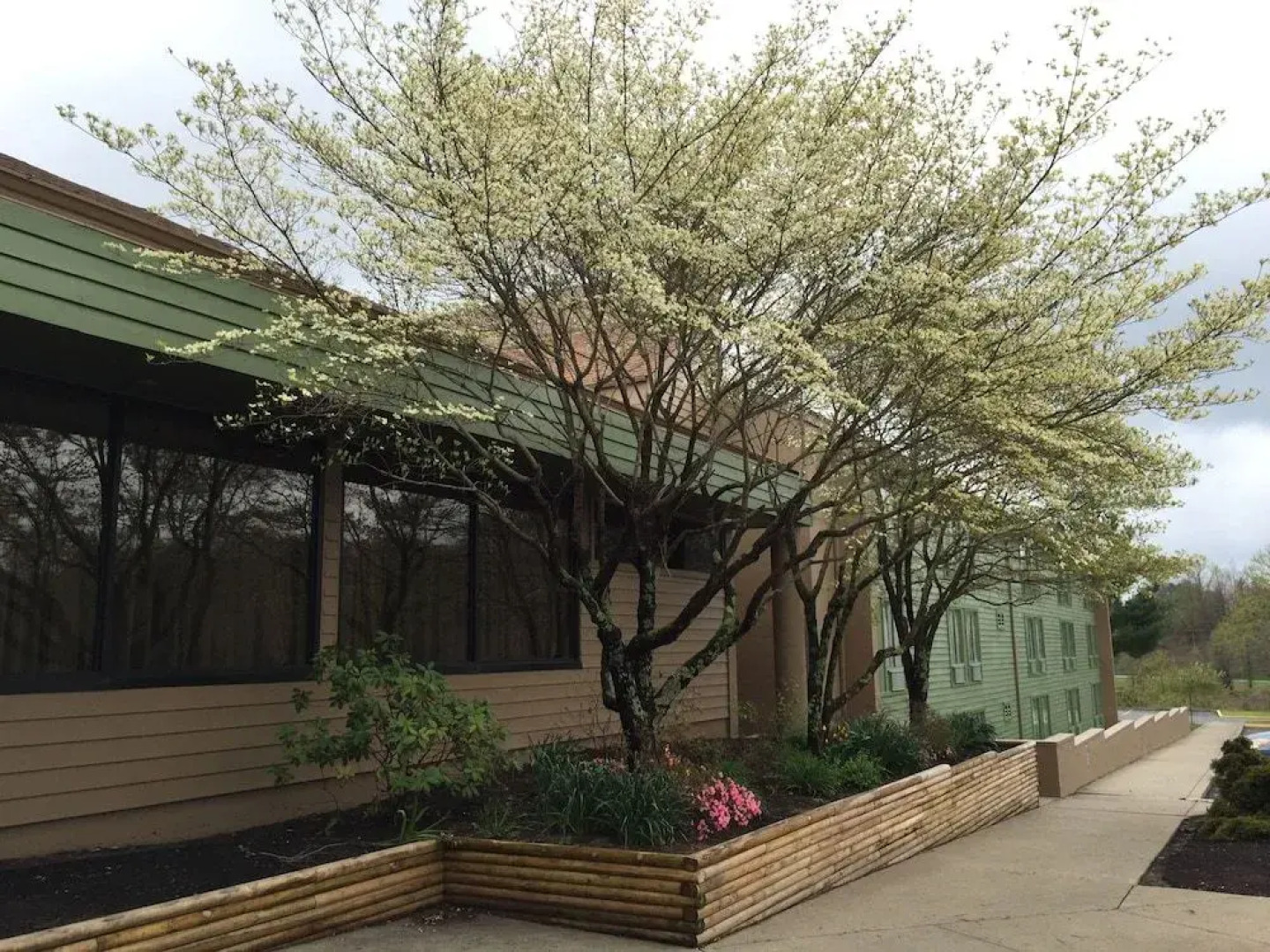 Holiday Lodge Hotel & Conference Center