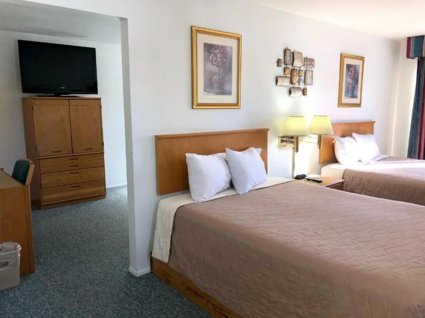 Budget Host Cloverland Motel