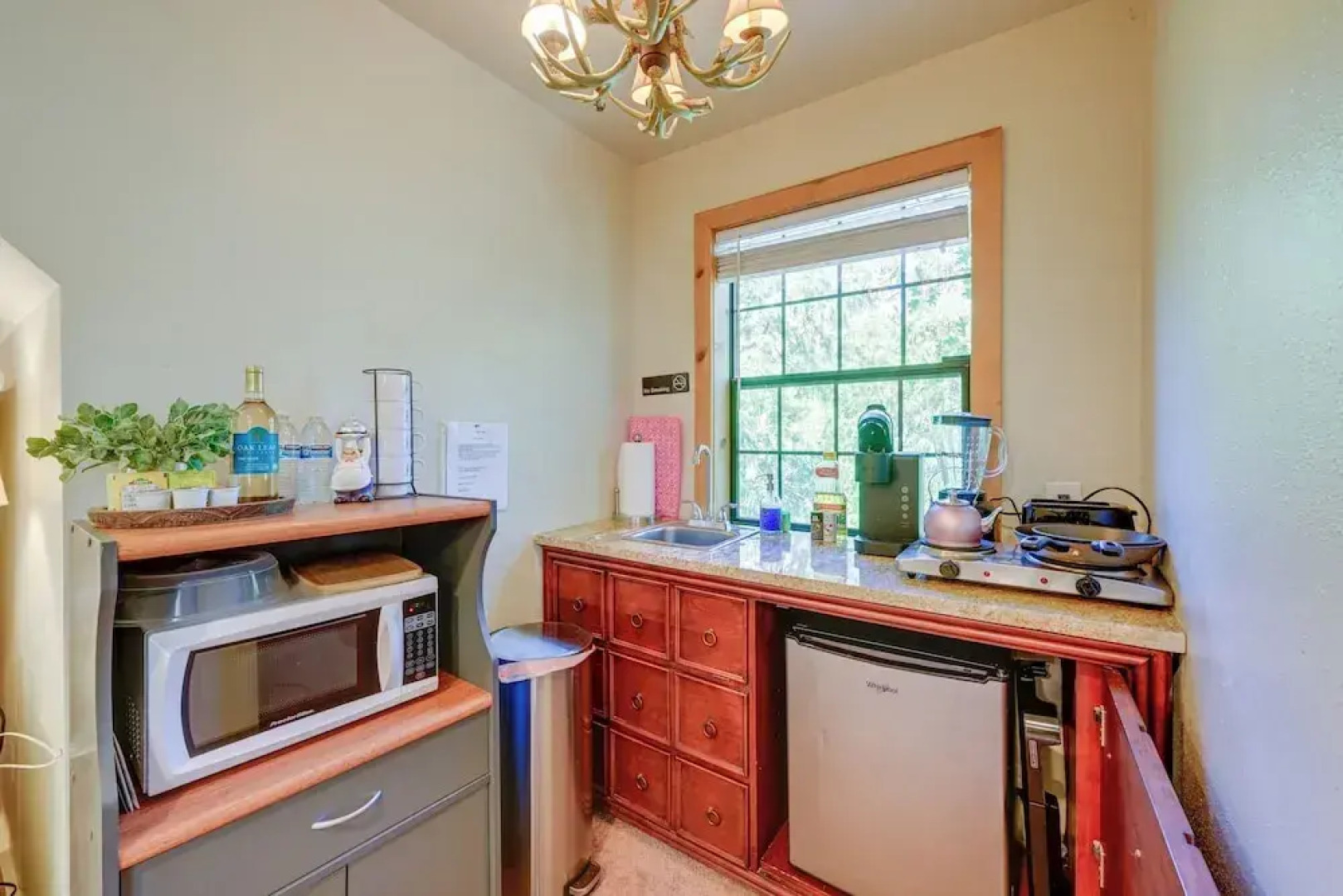 'lakeside Bear Lodge' Studio: 9 Mi to Bass Lake!