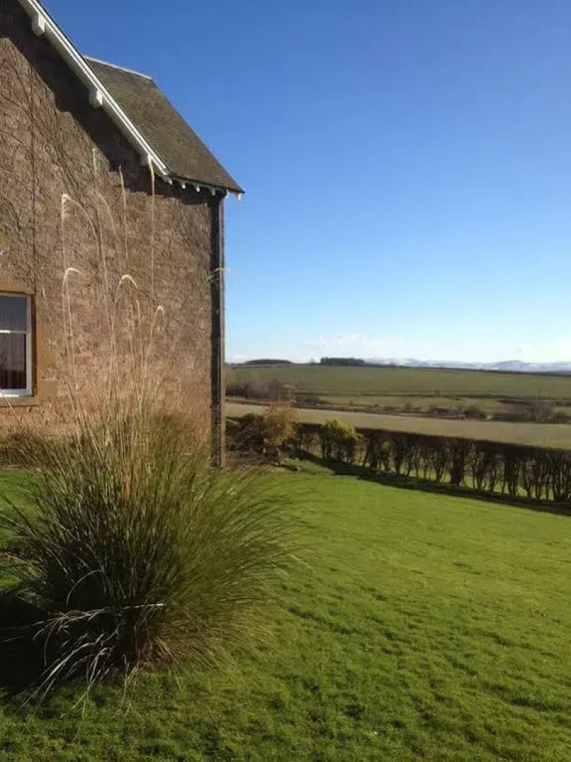 Whitehouse Country House