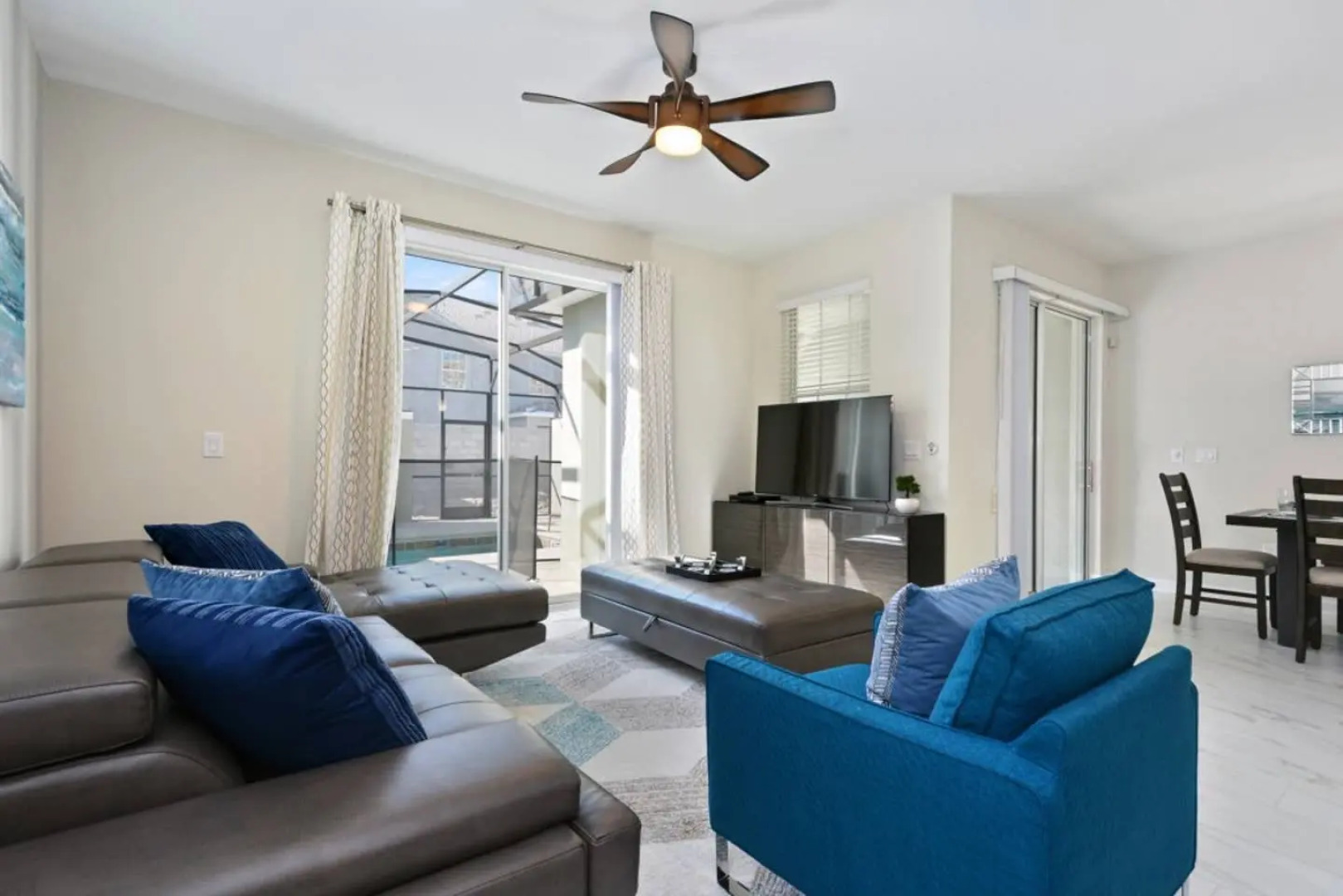 Super nice townhome near Disney with private pool