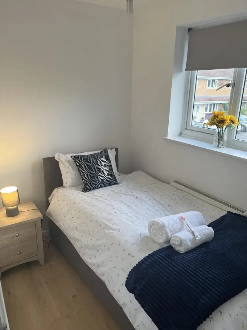 Hive Stays, Sleeps 3, Free Parking, Wifi, Smart Tv