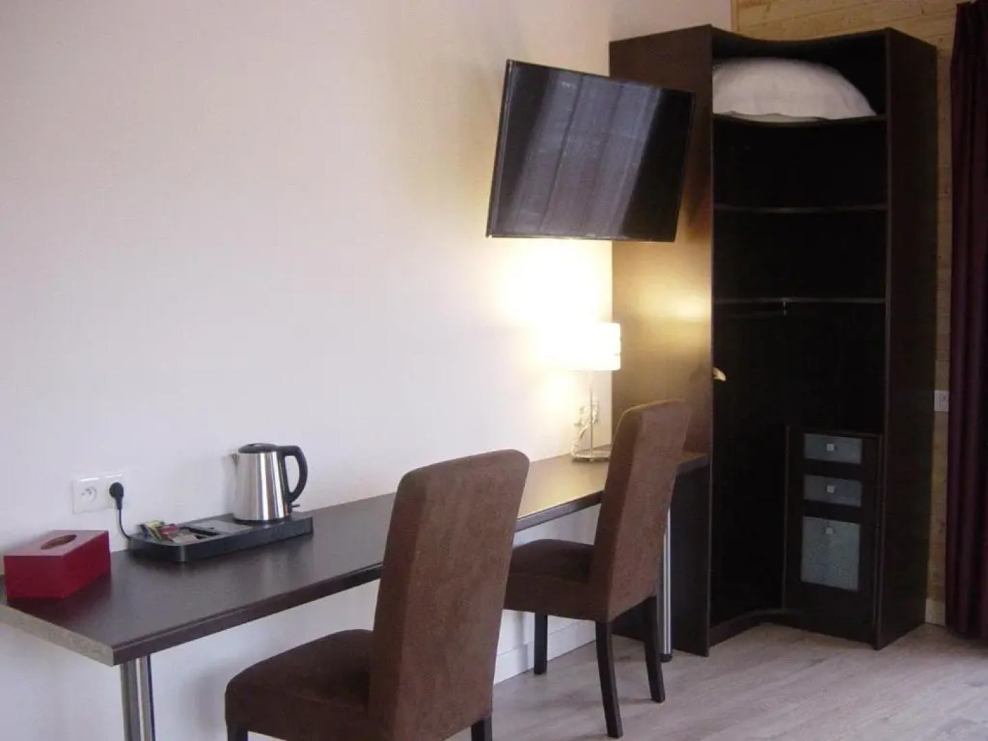 Hôtel Les Voisins Beaucemaine