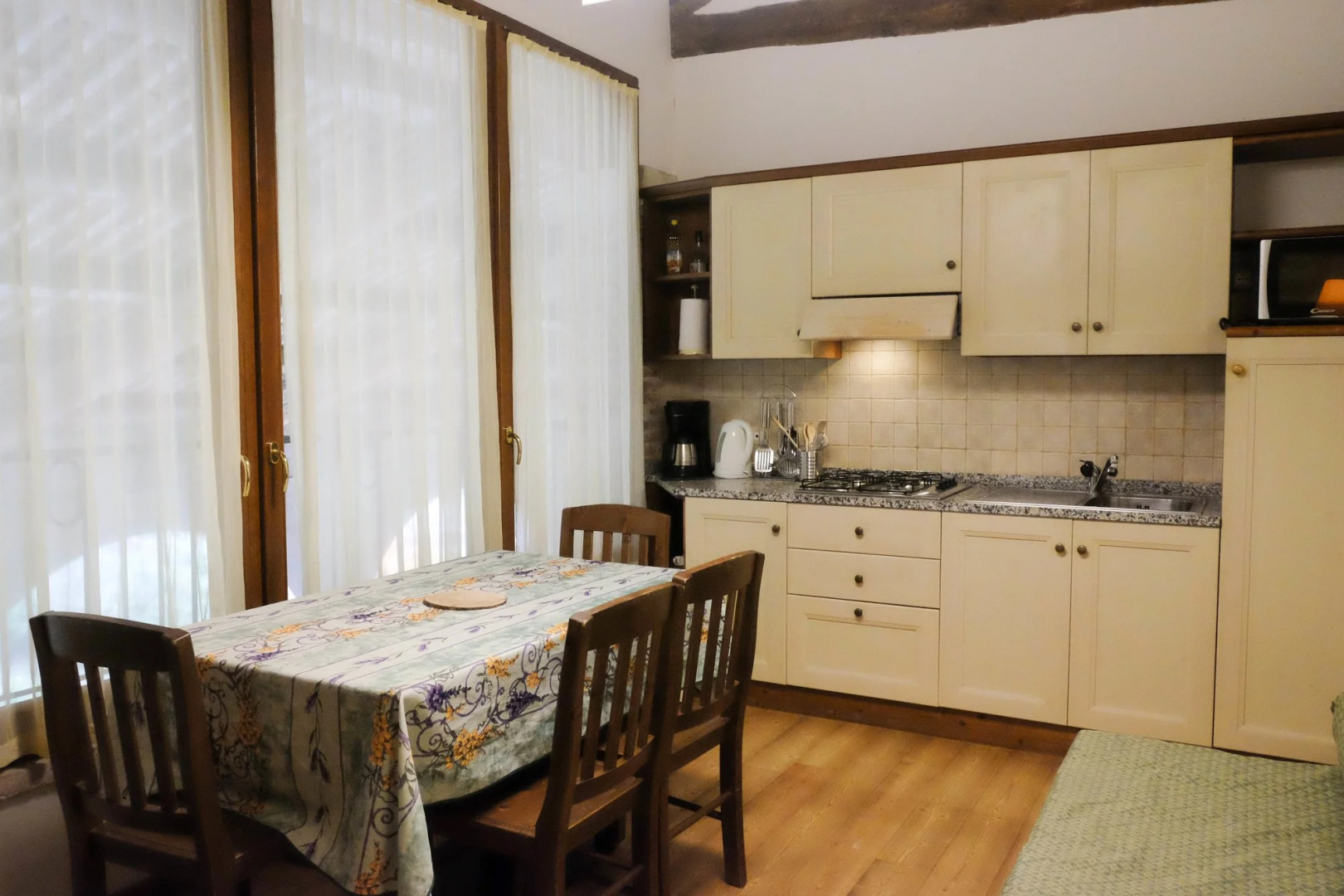 Tigli apartment with two bedrooms and one bathroom on the second floor with 4 metre glass window (apartment 6)