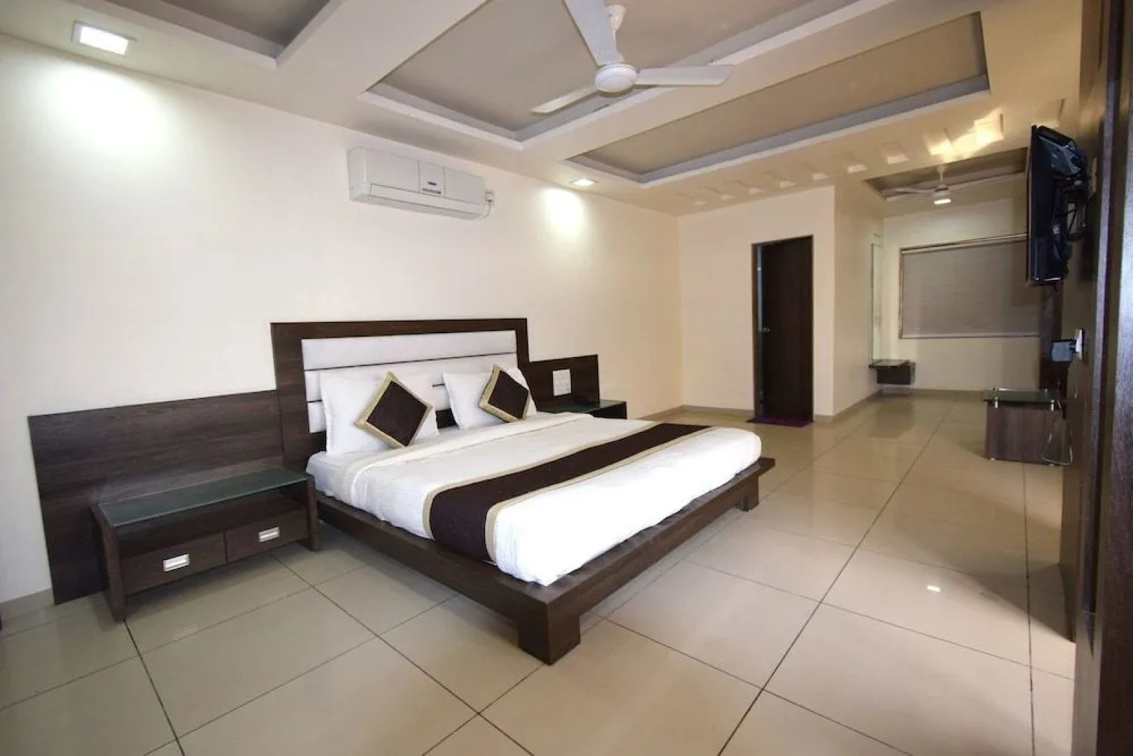 Hotel The Grand Krishna Inn