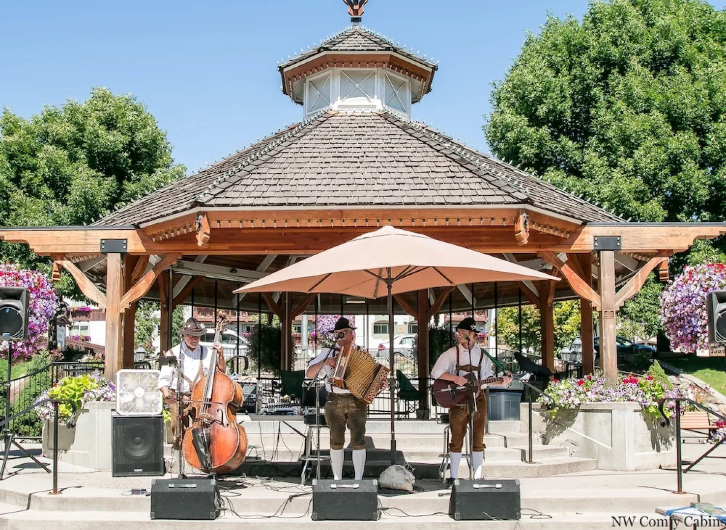Paws in the Mountains Holiday home 2 NW Comfy Cabins