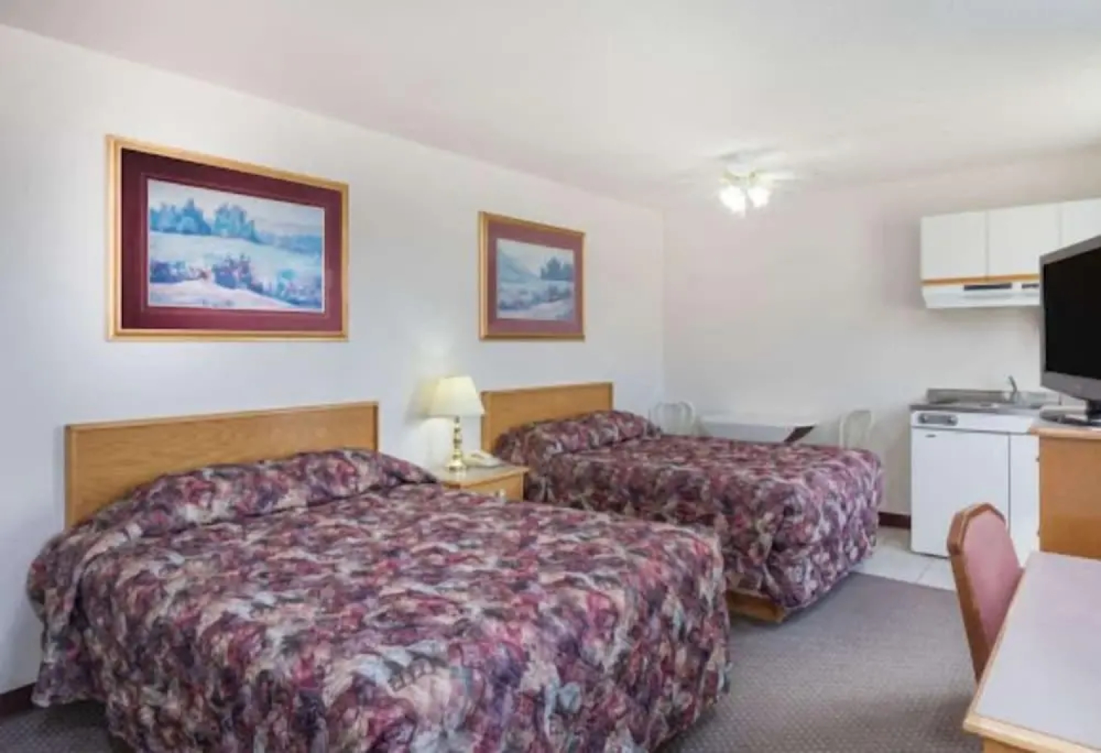 Almada Inn