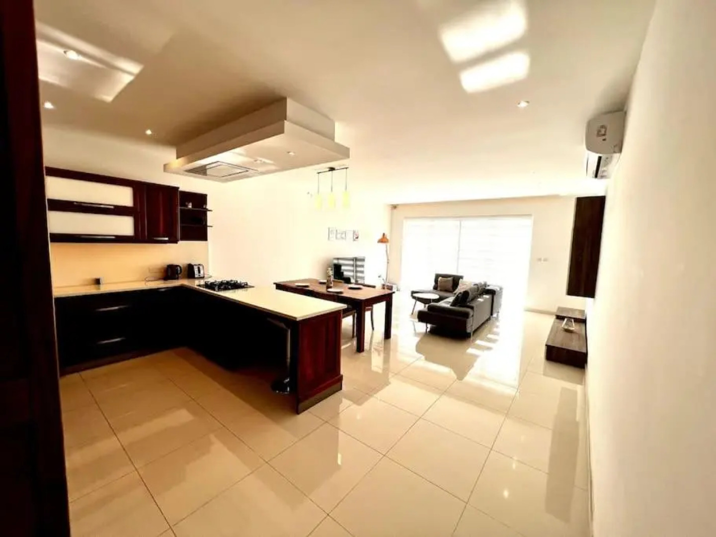Viewline SeaView Modern 3 Bedroom Apartment