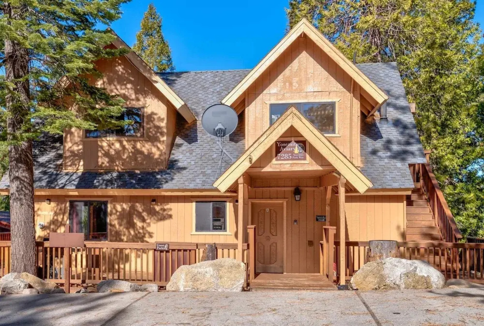 Yosemite Aviary and Quail Within Yosemite - 2 Separate Units, Up To 14 Guests!